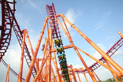 Tàu lượn dạng treo lớn nhất Việt Nam ra mắt tại Asia Park