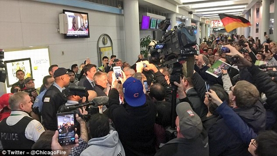Bastian Schweinsteiger được chào đón như &quot;siêu sao&quot; khi tới Mỹ!