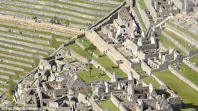 Đỉnh Huayna Picchu là góc nhìn tuyệt vời để chiêm ngưỡng thành phố cổ Machu Picchu.