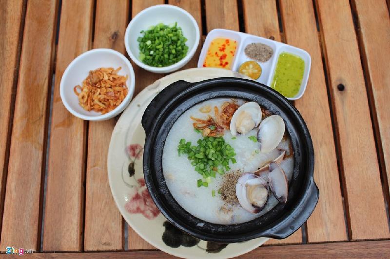 Phố ốc Vĩnh Khánh (quận 4) có hàng chục quán ốc, hoạt động nhộn nhịp. Mỗi quán ốc tại đây đều có món 