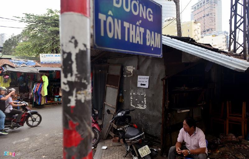 Chợ Tôn Thất Đạm (còn gọi là chợ Cũ) nằm trên đường Tôn Thất Đạm phường Bến Nghé, quận 1.