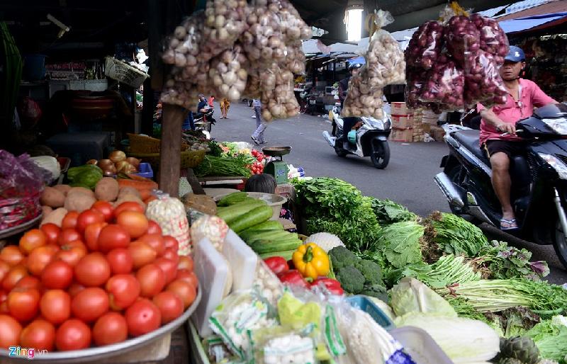 Chợ tấp nập từ sáng sớm,