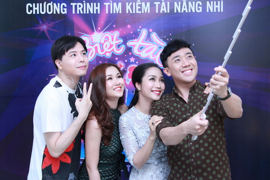 Ban bình luận chụp ảnh selfie