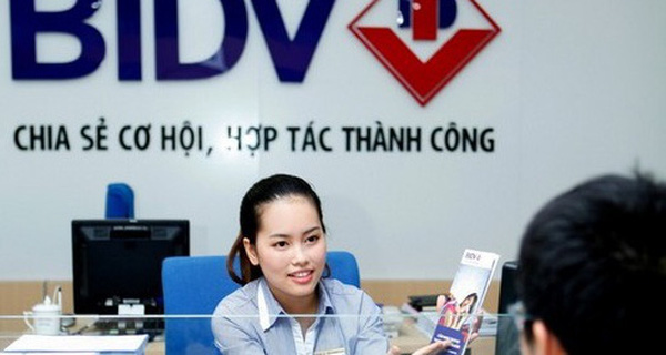 Ngân hàng thu hộ qua hình thức ủy nhiệm chi: Đây là một trong số những cách thức mới đem lại sự thuận tiện nhất cho bạn. Bạn chỉ cần ra ngân hàng đăng ký một lần và ngân hàng sẽ tự động thanh toán các khoản cước hàng tháng động tại Việt Nam để hỗ trợ hình thức thanh toán cước này.