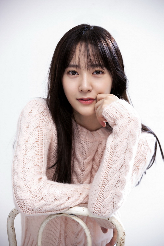 Yoon Se Na (Krystal Jung đóng) Se Na là cô gái không có người thân và luôn bị cuộc sống vùi dập. Cô thiếu nợ 1 khoản tiền lớn nên luôn bị chủ nợ truy lùng. Cuộc sống của Se Na là những chuỗi ngày trốn chạy, vất vả kiếm kế sinh nhai, nhưng không vì vậy mà Se Na từ bỏ ước mơ trở thành nhạc sĩ.