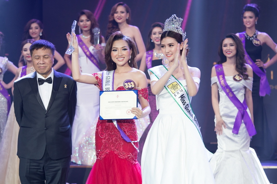 Đại diện Việt Nam năm 2017 cũng được xác định là Hoàng Thu Thảo - Á hoàng Trang sức 2015. Hoàng Thu Thảo sinh năm 1994, cô sở hữu chiều cao 1m72 với số đo 85-60-90, từng tham gia Nữ hoàng Trang sức Việt Nam và giành được vị trí Á hậu 1.