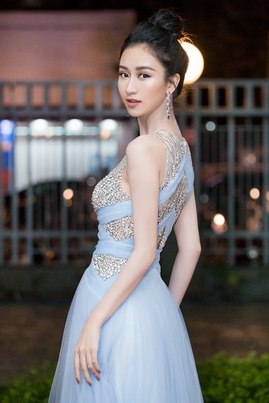 Á hậu Hà Thu