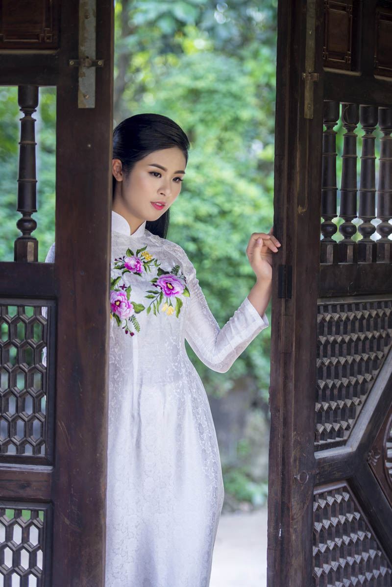 Người đẹp sinh năm 1989 ngày càng hoàn thiện về nhan sắc, cô cũng là một trong số ít các Hoa hậu tích cực tham gia các hoạt động cộng đồng.