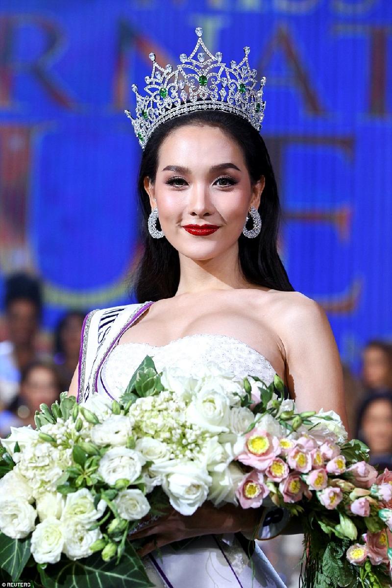 Nguoi dep Thai Lan dang quang Hoa hau chuyen gioi quoc te hinh anh 4