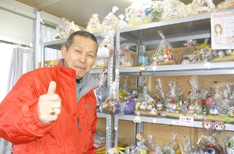 Giữa mênh mông vắng vẻ của một thị trấn gần như đã chết, xuất hiện một cửa hàng bán cú bông. Lời giải thích của ông chủ khiến người nghe cay sống mũi: 