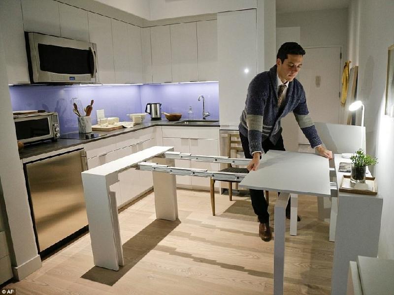 Hiện nay, nhiều công ty xây dựng trên thế giới tìm cách thiết kế một căn nhà hiện đại, đầy đủ tiện nghi trong không gian hẹp. Ảnh: AP.