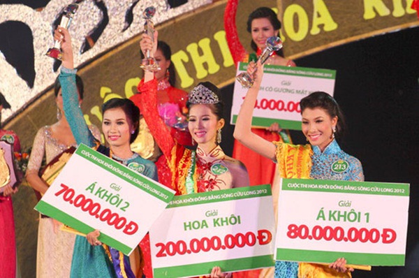 Đặng Thu Thảo  Trước khi trở thành Hoa hậu Việt Nam 2012, Đặng Thu Thảo còn là người đẹp giành chiến thắng cao nhất tại cuộc thi Hoa khôi Đồng bằng Sông Cửu Long 2012 - một cuộc thi nhan sắc có quy mô lớn.   Ở thời điểm đăng quang Hoa khôi Đồng bằng Sông Cửu Long, nhan sắc của Đăng Thu Thảo đã ở độ 