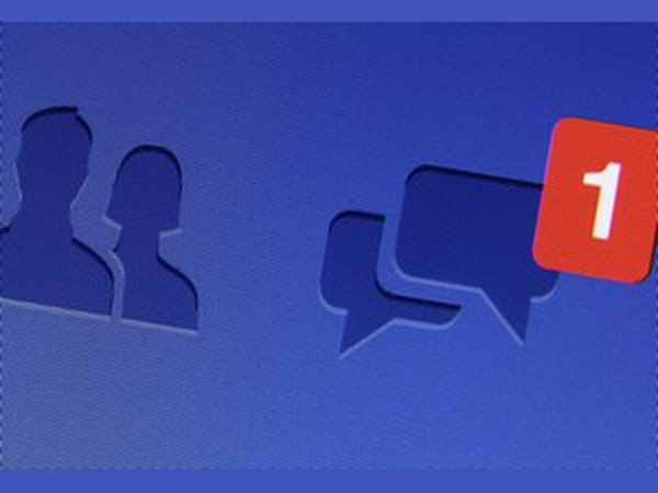 Đọc tin nhắn facebook nhưng không để lại dấu vết: Để người gửi không nhìn thấy chữ “seen” dưới tin nhắn dù bạn đã đọc, cách đơn giản nhất là hãy bật chế độ máy bay trên máy rồi vào Facebook Messenger đọc. Người gửi sẽ không bao giờ biết.