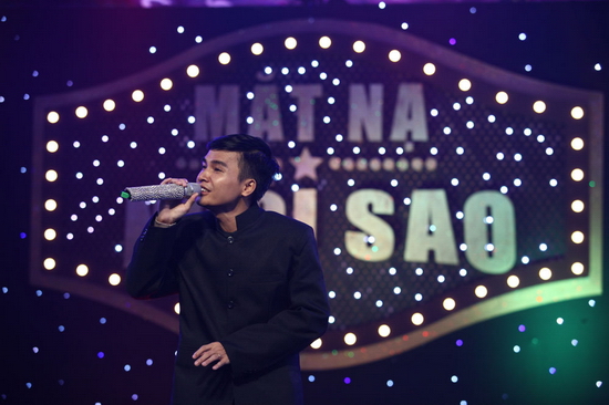 Ca sĩ Ngọc Ánh – “ngôi sao chân đất”  xuất hiện sau 10 năm vắng bóng  Năm 2007, đêm chung kết của cuộc thi Thần tượng Âm nhạc Việt Nam mùa 1 thực sự là một cuộc đua ngang sức ngang tài giữa 2 thí sinh xuất sắc nhất - Phương Vy và Ngọc Ánh. Cuối cùng, Nguyễn Ngọc Ánh đã trở thành Á quân với tỉ lệ bình chọn sát sao. Từ đó, Ngọc Ánh trở thành một hiện tượng của làng nhạc Việt, một “ngôi sao chân đất” giản dị, hiền lành, sở hữu giọng hát bản năng đầy nội lực. Không ít khán giả vô cùng tiếc nuối khi Ngọc Ánh chỉ về đích với vị trí thứ 2, nhưng đối với anh kĩ sư mỏ - địa chất đến từ Hà Tây thì kết quả này đã đủ để anh mỉm cười.