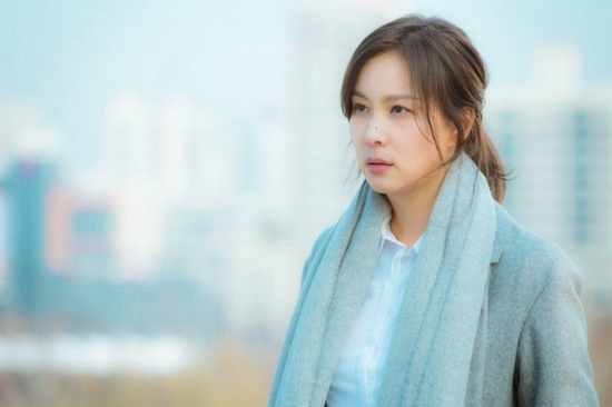 Trở lại màn ảnh sau 10 năm vắng bóng, Go So Young – cô vợ tài năng của tài tử Jang Dong Gun, mang đến khán giả vẻ đẹp của người phụ nữ tài giỏi xông xáo, luôn mạnh mẽ, lý trí trong mọi tình huống, cùng với đó là góc nhìn thực tế về cuộc sống hôn nhân hiện đại, bên cạnh những bài học đáng suy ngẫm về giá trị, sự hy sinh của người phụ nữ trong nỗ lực xây dựng gia đình hạnh phúc.