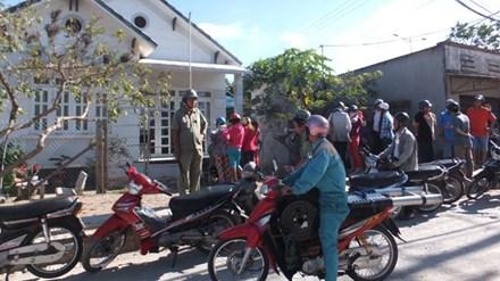 Hai mẹ con chết úp mặt dưới nền nhà