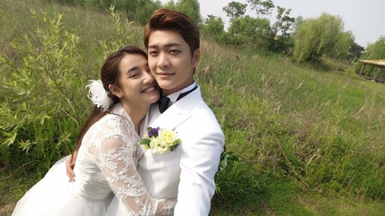 Còn nhớ cách đây 2 năm, Tuổi thanh xuân 1 đã 'làm mưa làm gió' màn ảnh nhỏ Việt Nam và giúp cho tên tuổi hai diễn viên chính được nhiều người biết đến. Thế nhưng cái kết hụt hẫng ở phần 1 đã không khiến người hâm mộ được thỏa mãn. Và kịch bản của phần 2 đã được chắp bút để nối tiếp câu chuyện còn dang dở ở phần 1. 