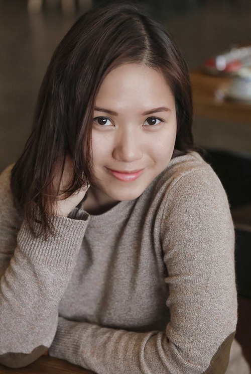 Nhiều người không nhận ra đây là cô ca sĩ giản dị năm nào  Không chỉ chau chuốt hơn về ăn mặc, Thùy Chi còn chịu khó trang điểm, làm tóc kỹ lưỡng mỗi lần xuất hiện. Cô cũng liên tục cập nhật những hình ảnh mới nhất trên trang cá nhân làm người hâm mộ phải điêu đứng, dành không ít lời khen có cánh cho diện mạo mới của cô.
