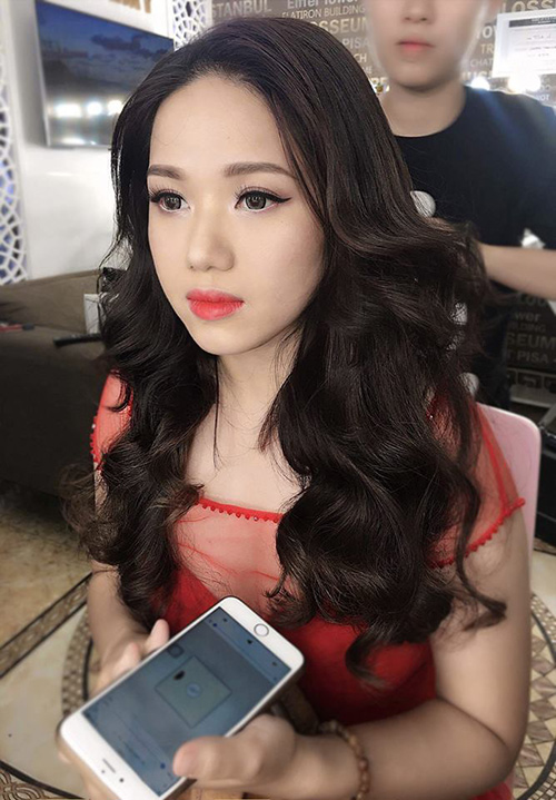 Cô xinh đẹp hơn nhiều nhờ cách trang điểm và làm tóc phù hợp