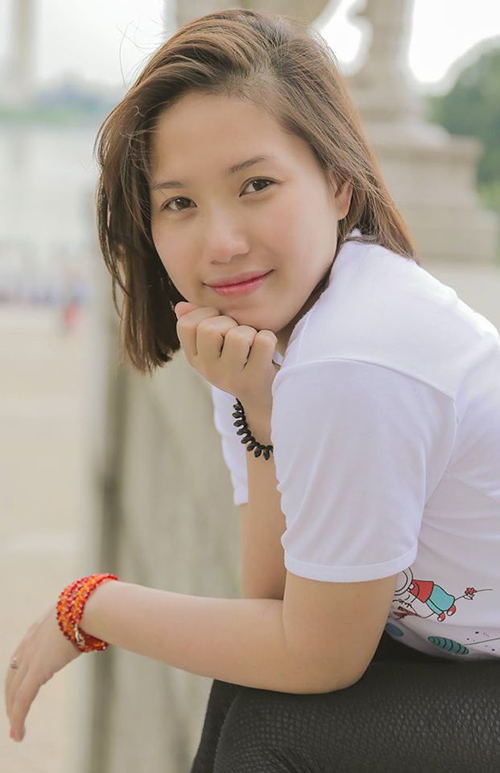 Dù để mặt mộc, Thùy Chi vẫn được khen ngợi vì làn da mịn màng