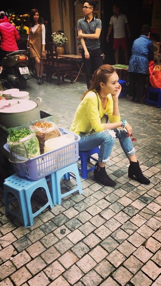 Tú Vi, Trấn Thành, Hoài Linh, Đoan Trang, Bảo Thy,sao Việt chia tay Ninh Dương Lan Ngọc ví mình là chú ong chăm chỉ khi làm việc từ 5h30 sáng tới chiều muộn.