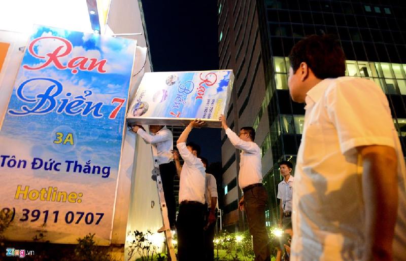 Biểu hiệu, bồn hoa trên đường Tôn Đức Thắng đã được tháo dỡ. Vỉa hè trở nên thông thoáng, gọn gàng.