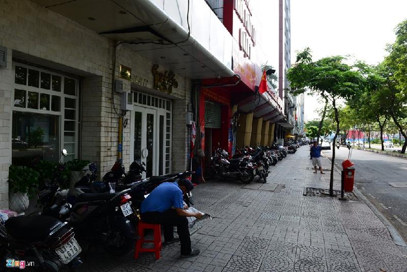 Khi đoàn kiểm tra đang lập biên bản tiệm massage Quỳnh Như trên đường Hàm Nghi. Chủ tiệm massage đã ra tranh luận rất dữ dội với Phó chủ tịch UBND quận 1 về việc lắp bảng hiệu lấn chiếm vỉa hè. Quan điểm của ông Đoàn Ngọc Hải là bản hiệu gây nguy hiểm cho người khiếm thị nên cho người tháo dỡ ngay. Đến nay, biển hiệu này cùng các biển hiệu khác dọc đường Hàm Nghi không tái phạm.