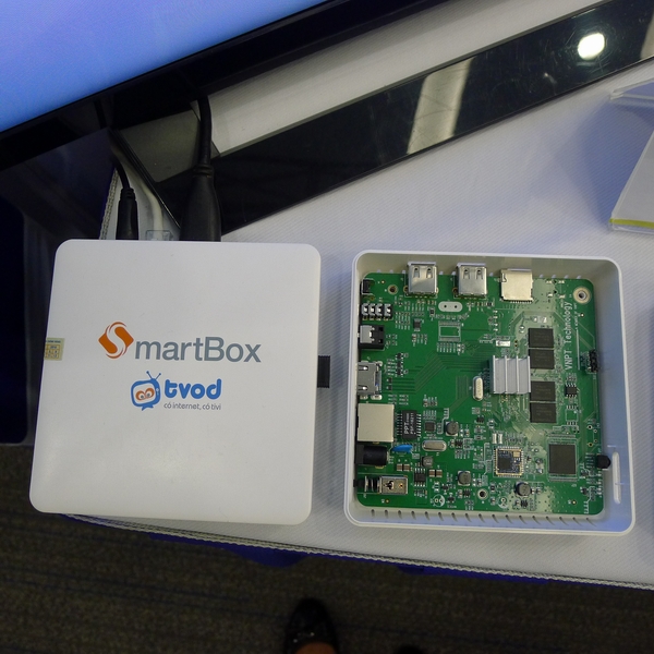 Thậm chí VNPT Technology không ngại Show cả bảng mạch bên trong của chiếc Smartbox, để chứng minh đây là sản phẩm được VNPT Technology thiết kế và sản xuất 100% trong nước. 