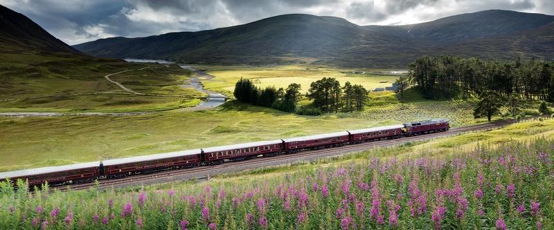 10 đoàn tàu xa xỉ nhất thế giới hình ảnh 5 Royal Scotsman, Scotland: Chỉ chở được tối đa 36 hành khách, con tàu xinh đẹp này sẽ đưa bạn đi qua cao nguyên của Scotland, tới những địa danh nổi tiếng trong tiện nghi năm sao. Tàu có 10 khoang, trong đó có hai khoang ăn, năm khoang khách, một khoang nhân viên, một khoang ngắm cảnh và một khoang spa.