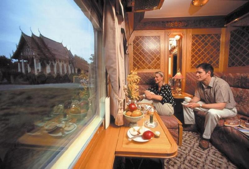 10 đoàn tàu xa xỉ nhất thế giới hình ảnh 10 Tàu được Nhật Bản sản xuất năm 1972, nhưng nội thất đã được thay mới nhiều lần. Du khách có thể khám phá hai khoang ăn, hai quán bar, một thư viện, một salon tóc và một khoang ngắm cảnh ấn tượng. Chuyến đi từ Bangkok tới Singapore có giá khoảng 2.690 USD.