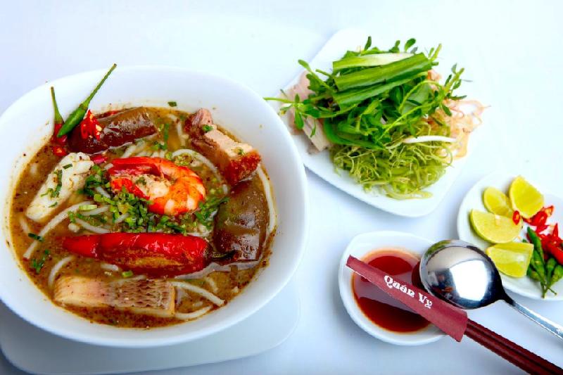Bún mắm được xem như hình thức thu nhỏ của lẩu mắm. Một tô bún mắm 