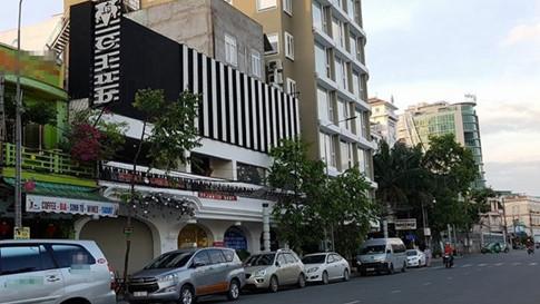50 cảnh sát đột kích bar V18 Club, phát hiện 12 người dương tính ma túy