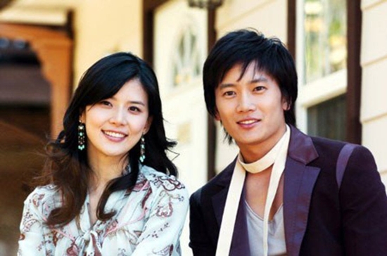 Ji Sung và Lee Bo Young  Save the last dance for me là bộ phim tình cảm lãng mạn được phát sóng vào năm 2004. Hyun Woo (Ji Sung) là một thiếu gia thừa kế tập đoàn giàu có, đã đính hôn với Soo Jin (Lee Bo Young). Tuy nhiên, sau một tai nạn, anh đã mất trí nhớ và phải lòng cô gái nghèo Eun Soo (Eugene). 