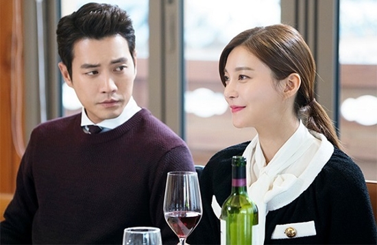 Joo Sang Wook và Cha Ye Ryun  Glamorous Temptation kể về cuộc sống thăng trầm của hai người phụ nữ từng là bạn học của nhau thời cấp ba, và câu chuyện trả thù của người đàn ông mà cả hai đều đem lòng yêu thương.  Hyung Woo (Joo Sang Wook) vì muốn trả thù những kẻ giết cha mình nên đã tìm mọi cách chiếm lấy tình cảm của Il Joo (Cha Ye Ryun), nhưng trong lòng anh chỉ có hình bóng của mối tình đầu là Eun Soo (Choi Kang Hee).
