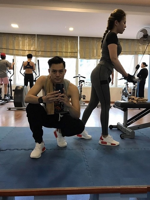 Bạn gái Anh Dũng tên là Nguyễn Bạch Dương, cô sinh năm 1994, sinh sống tại Hà Nội. Với nước da trắng, khuôn mặt V-line, đôi mắt to tròn, cô hút hồn người đối diện ngay từ cái nhìn đầu tiên. Hiện tại, Bạch Dương cũng là một hot face trên mạng xã hội với hàng chục ngàn lượt theo dõi trên trang cá nhân.