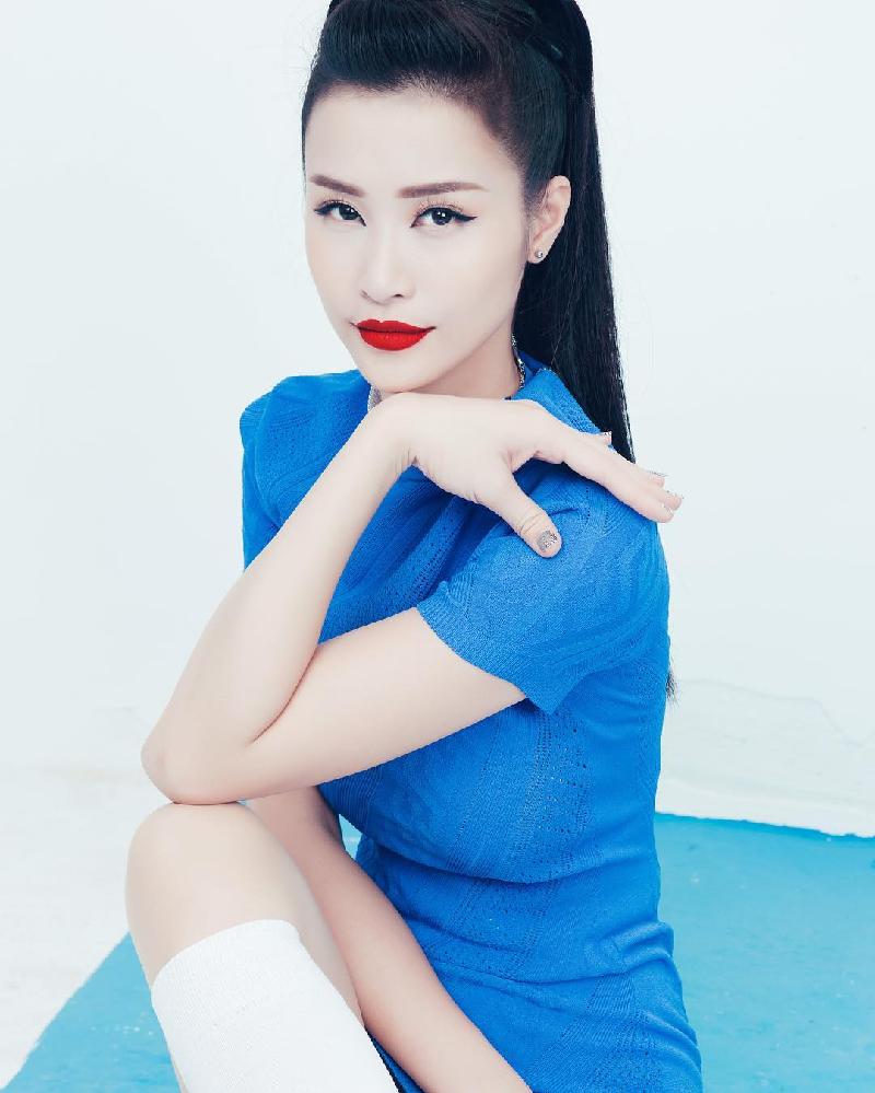 Đông Nhi lạnh lùng cá tính trong shoots hình mới.