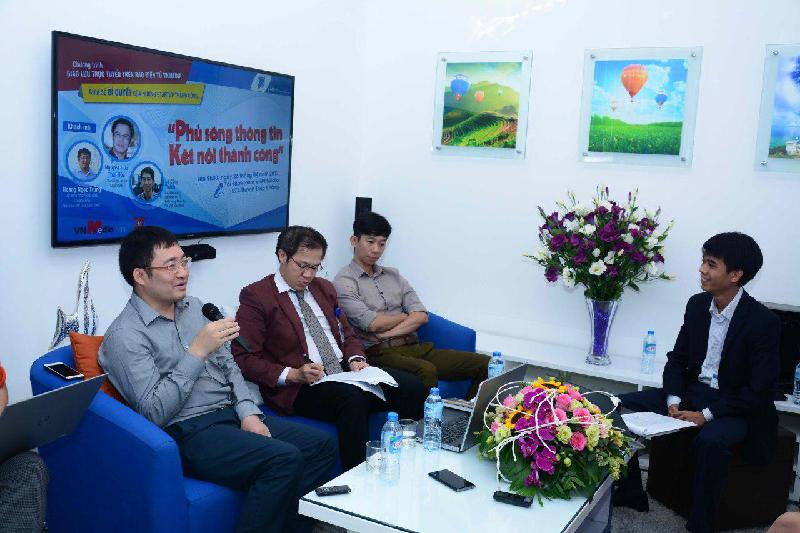  Các khách mời tham dự buổi Tọa đàm “Công nghệ thông tin là nền tảng cho những ý tưởng khởi nghiệp của Startup“