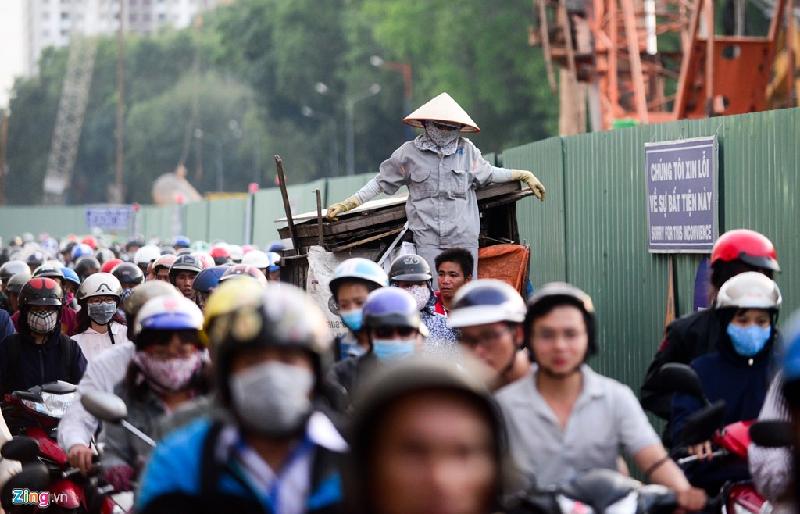 Trước đó, lúc giờ tan tầm, các tuyến đường đã bị kẹt cứng tại hướng Nguyễn Thái Sơn.