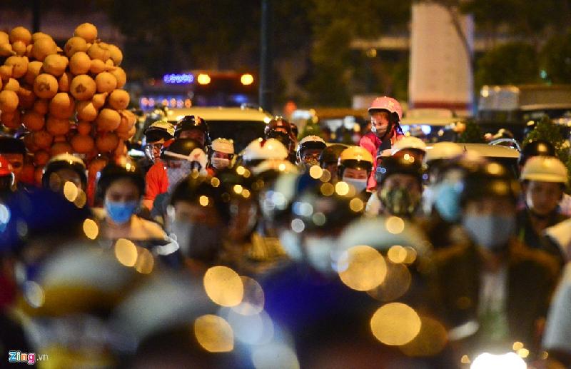 Cảnh tắc đường ở giao lộ Phạm Văn Đồng - Phan Văn Trị.