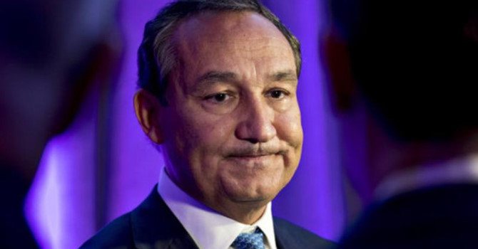 Ông Oscar Munoz, Giám đốc điều hành hãng hàng không United Airlines. Ảnh: Bloomberg.