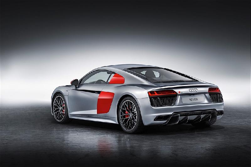 Siêu xe Audi R8 Limited Sport Edition trang bị bộ la-zăng hợp kim nhôm 20 inch, 10 chấu thiết kế dạng chữ Y. Tùy vào hệ thống phanh được lựa chọn, cùm phanh sẽ mang màu sơn đỏ hoặc đen.