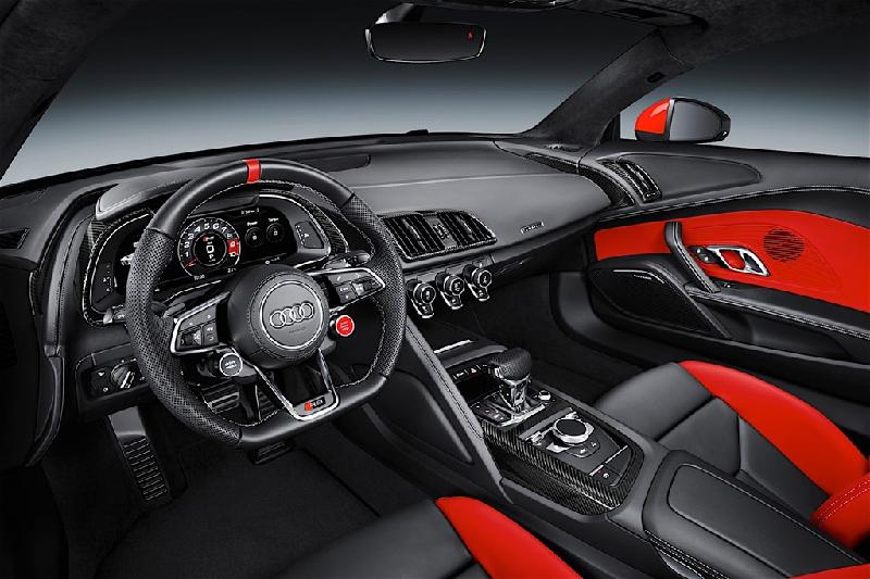 CEO Stephan Winkelmann cho biết, R8 Sport Edition là một trong những sản phẩm được sản xuất để kỷ niệm năm thành công nhất của thương hiệu từ khi sáng lập đến nay, đặc biệt ở lĩnh vực đua xe.
