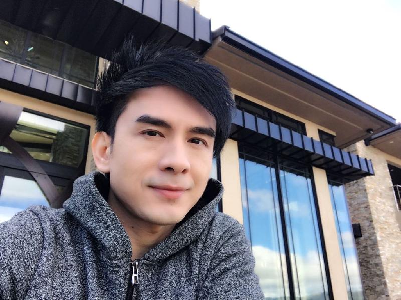 Sau khi vợ sinh con đầu lòng, Đan Trường chủ yếu sống tại Mỹ để chăm sóc tổ ấm nhỏ. Thỉnh thoảng, trên trang cá nhân, anh chia sẻ vài hình ảnh bên ngôi nhà của mình. Vợ chồng giọng ca Kiếp ve sầu hiện sống ở một căn biệt thự xa hoa tại San Jose, California (Mỹ).