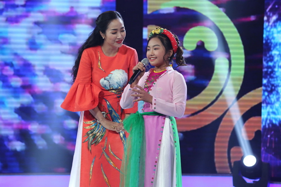 Kết quả, Ban giám khảo đã đồng lòng nhấn đèn xanh cho tiết mục dự thi của Khánh An. Chia sẻ với khán giả, cô bé bày tỏ mong muốn được so tài với thí sinh Ngọc Hân qua thể loại cải lương ở vòng tiếp theo.
