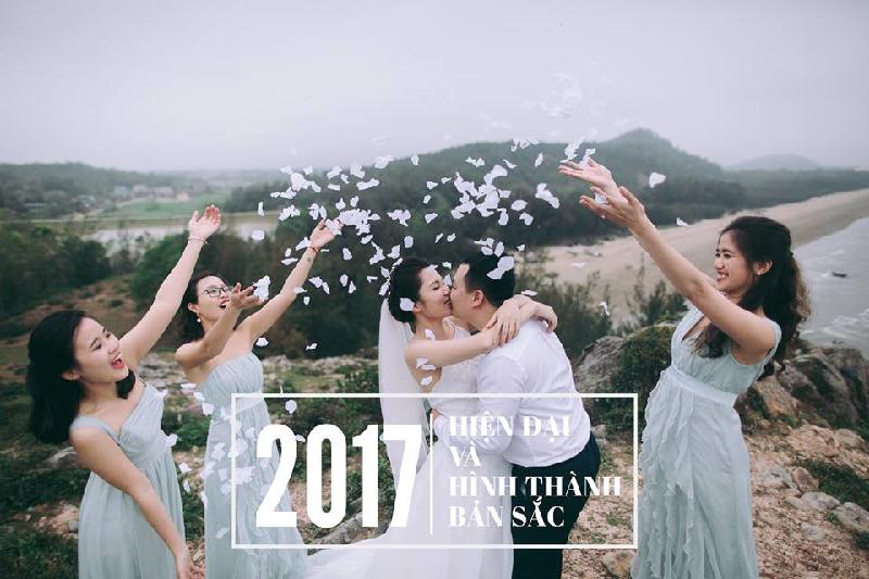 Thông qua 8 cột mốc, bộ ảnh 100 năm đám cưới Việt Nam đã tái hiện chân thực và khéo léo phong cách đám cưới từ thời 