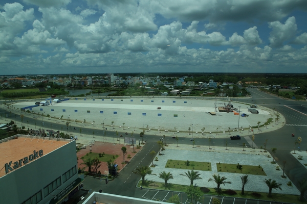 Toàn cảnh khu vực diễn ra Đại Nhạc Hội “Hành trình kết nối tương lai” tại Quảng trường Trung tâm Hội nghị Tỉnh Cà Mau – 01 Lê Duẩn, Phường 1, TP. Cà Mau, với  rất nhiều hoạt động biểu diễn và trải nghiệm 4G được đầu tư hoành tráng, công phu. 