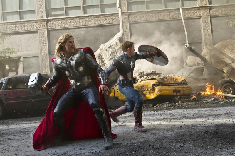 5. The Avengers (2012) - 19 ngày: Marvel Studios gặt hái “quả ngọt” vào mùa hè 2012 với The Avengers, sau khi họ đã cho ra đời hai phim về Iron Man, cùng các phim riêng về Thor, Captain America và The Hulk trong suốt bốn năm trước đó. Cuộc đại chiến giữa nhóm Avengers với Loki và các sinh vật Chitauri chỉ mất 19 ngày để cán mốc 1 tỷ USD và sau đó về đích với thành tích 1,518 tỷ USD. Ảnh: Disney.