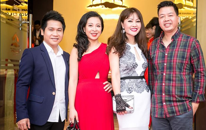 Hai cặp vợ chồng Đăng Dương - Trọng Tấn hội ngộ.