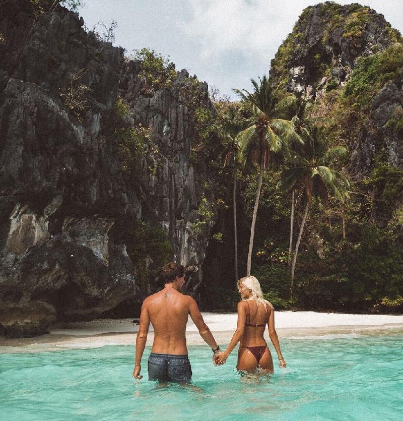 Hiện tại, Jack Morris - Lauren Bullen coi Bali như quê hương thứ 2 của mình. Không dừng lại, họ vẫn tiếp tục di chuyển tới nhiều địa danh mới ít nhất mỗi tháng một lần.