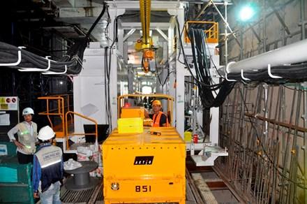 Dự kiến con robot TBM này sẽ khoan 12m đường hầm/ngày, sau khi khoang được 1.2m sẽ lắp đặt 6 tấm bê tông làm vách hầm xong mới khoan tiếp
